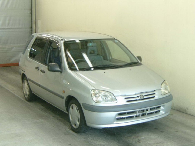 Toyota Raum 1.5 AT (94 л.с.) - I 1997 – 2003, компактвэн