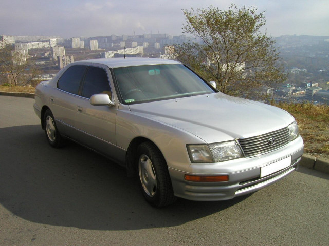 Toyota Celsior 4.0 AT (265 л.с.) - II (F20) 1994 – 1997, седан