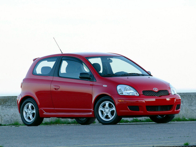Toyota Echo 1.3 MT (85 л.с.) -  1999 – 2005, хэтчбек 3 дв.